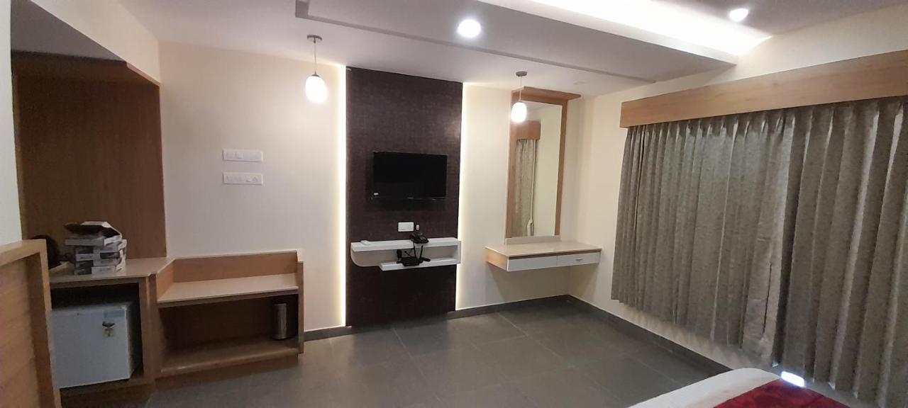 Hotel Golden Sand เวลังกานี ภายนอก รูปภาพ